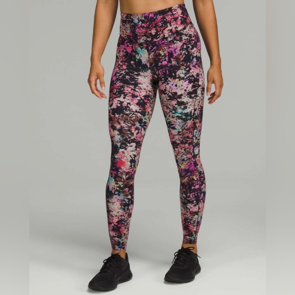 Lululemon Base Pace HighRise Tight 28" Stencil Blossom Red Multi Women’s Size 10 - Picture 1 of 11